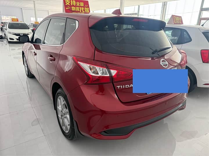 Фото 4 - Nissan Tiida