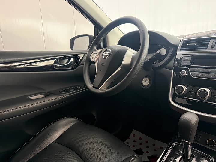 Фото 6 - Nissan Tiida