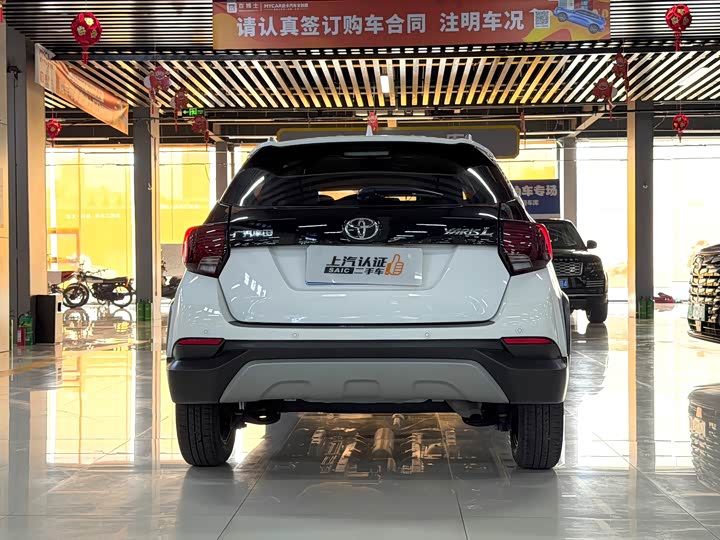 Фото 5 - Toyota Yaris L Hatchback