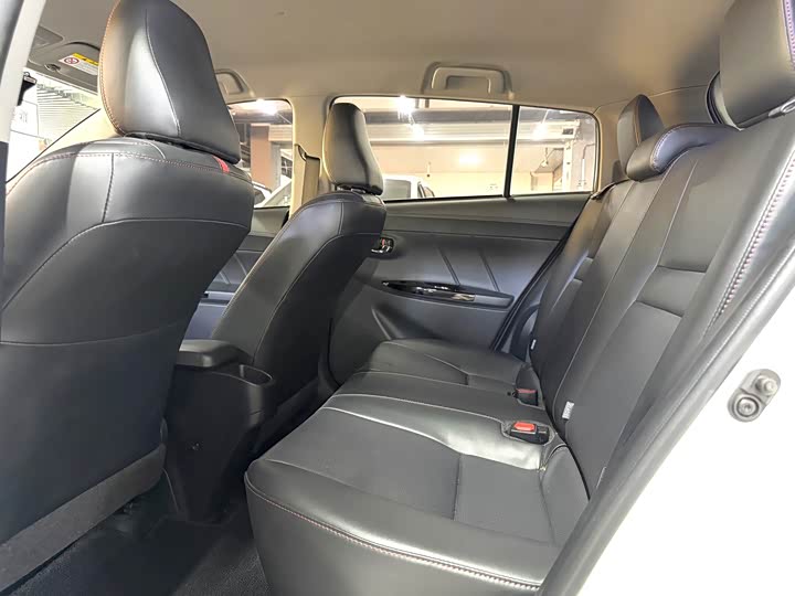 Фото 7 - Toyota Yaris L Hatchback
