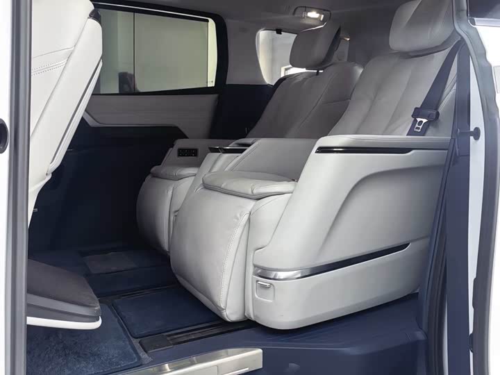 Buick GL8 Century 2025 2025款 2.0T 六座蕴世版