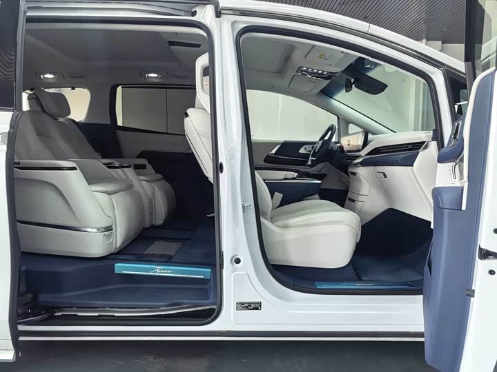 Buick GL8 Century 2025 2025款 2.0T 六座蕴世版