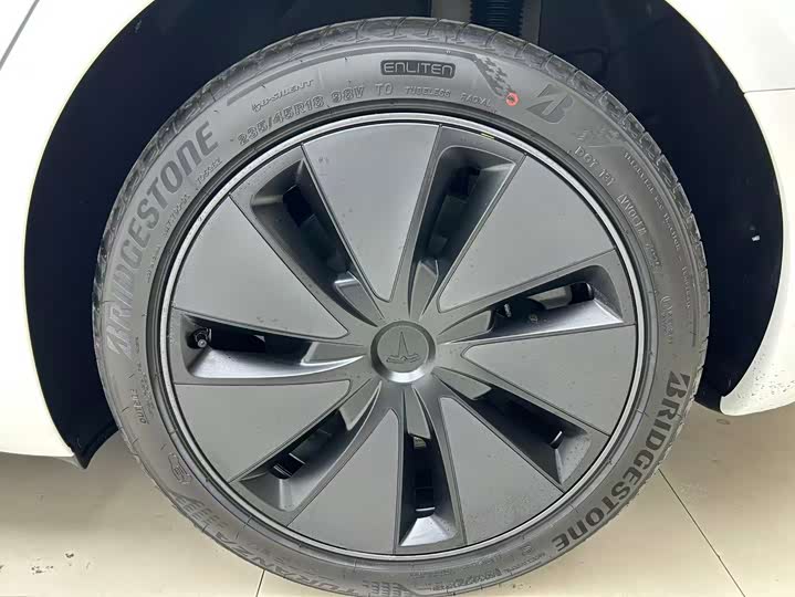 Tesla Model 3 2025 2025款 后轮驱动版