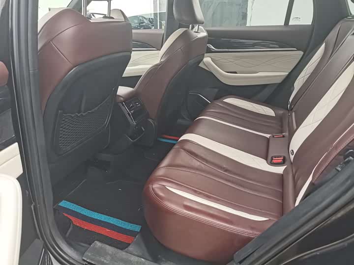 Zdjęcie 8 - Geely Monjaro