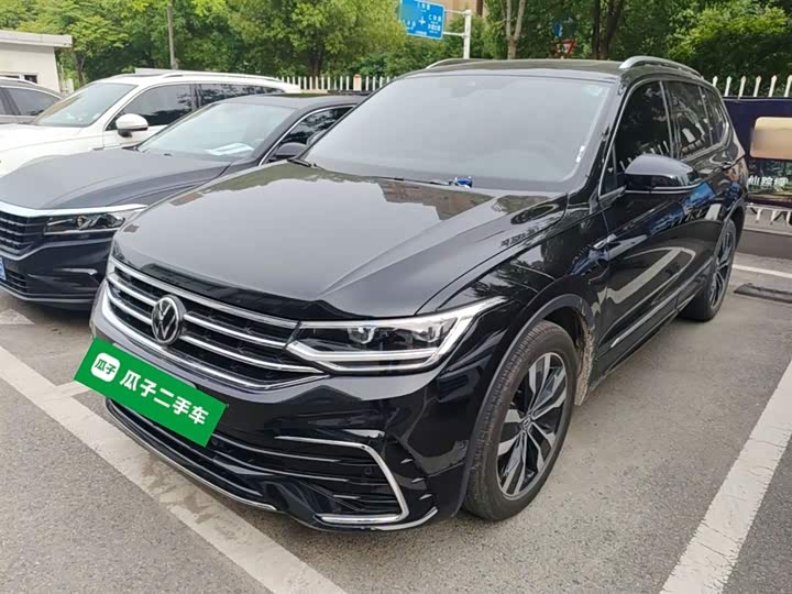 Фото 1 - Volkswagen Tiguan L Pro