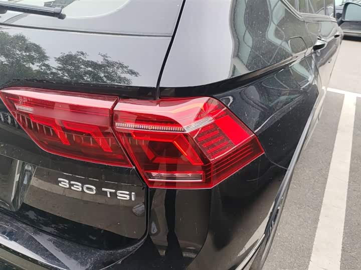 Фото 8 - Volkswagen Tiguan L Pro