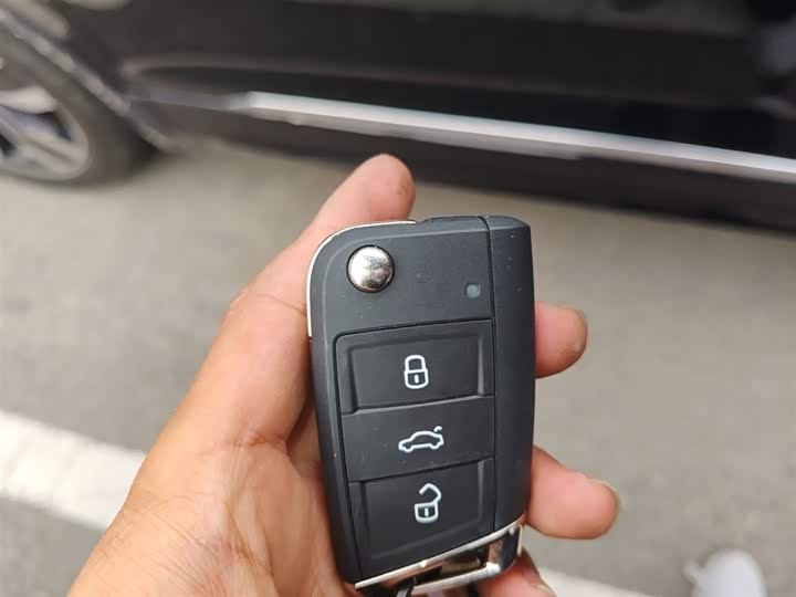 Фото 9 - Volkswagen Tiguan L Pro