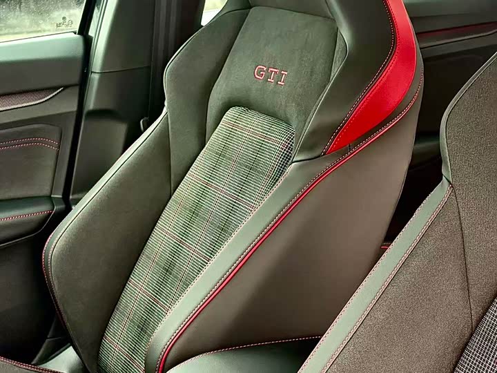 Volkswagen Golf GTI 2026 2026款 380TSI DSG GTI