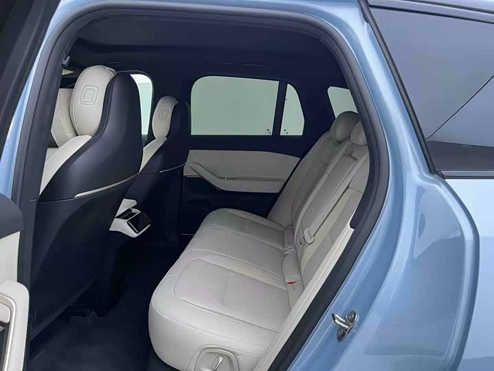 Фото 6 - Nio ES6