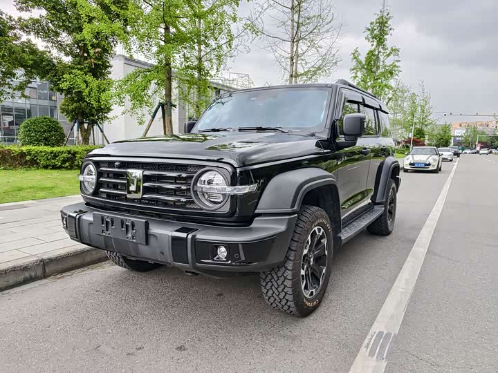 2025 Tank 300 Hybrid