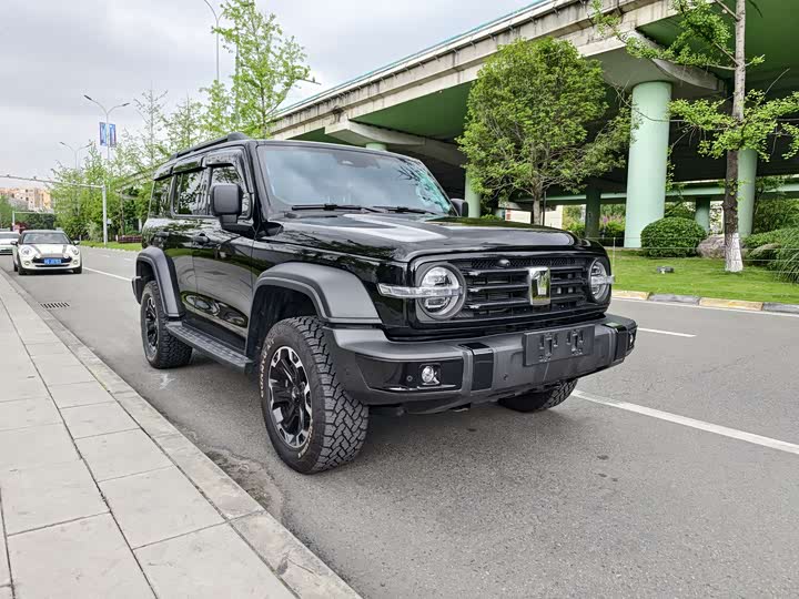 2025 Tank 300 Hybrid