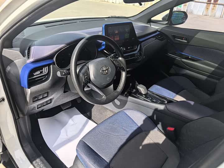 Фото 4 - Toyota C-HR EV