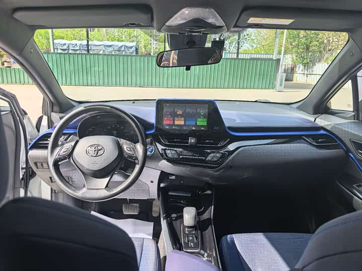 Фото 6 - Toyota C-HR EV