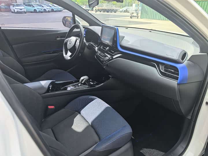 Фото 7 - Toyota C-HR EV