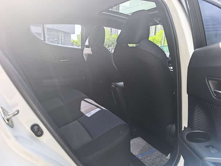 Фото 8 - Toyota C-HR EV