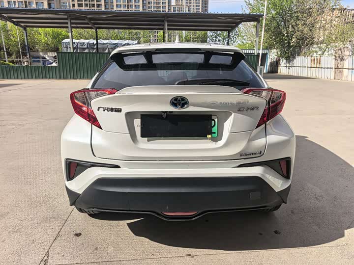 Фото 9 - Toyota C-HR EV
