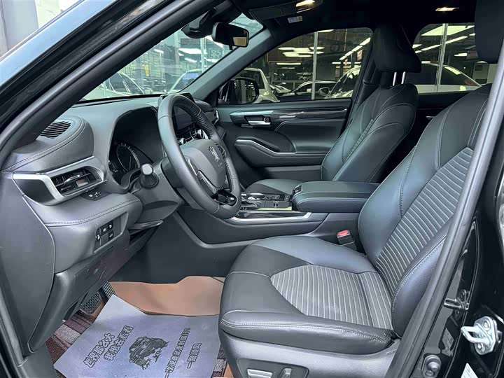 صورة 7 - Toyota Crown Kluger