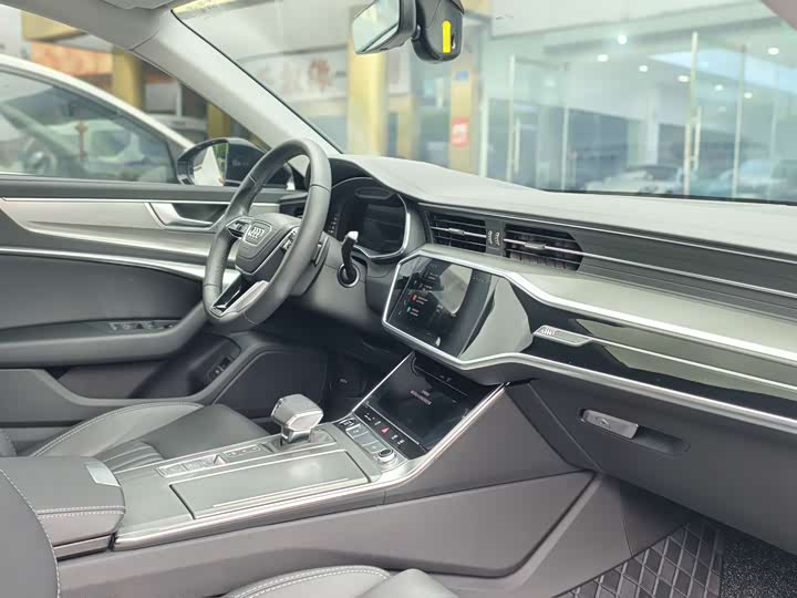 Фото 9 - Audi A6L