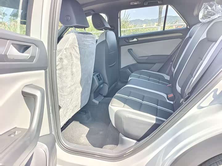 Volkswagen T-Roc 2026 2026款 300TSI DSG两驱辰光版