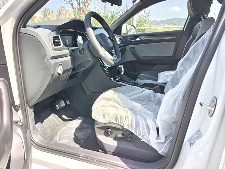 Volkswagen T-Roc 2026 2026款 300TSI DSG两驱辰光版