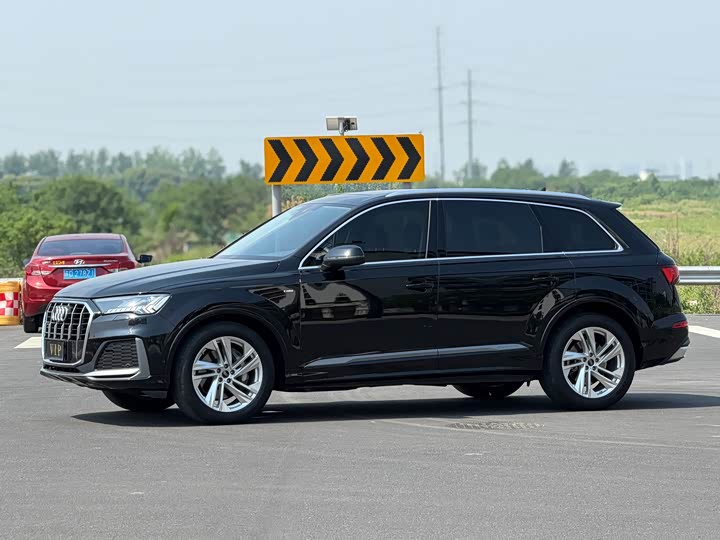 Фото 1 - Audi Q7