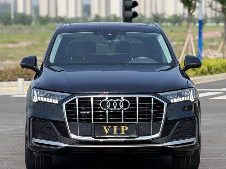 Фото 2 - Audi Q7