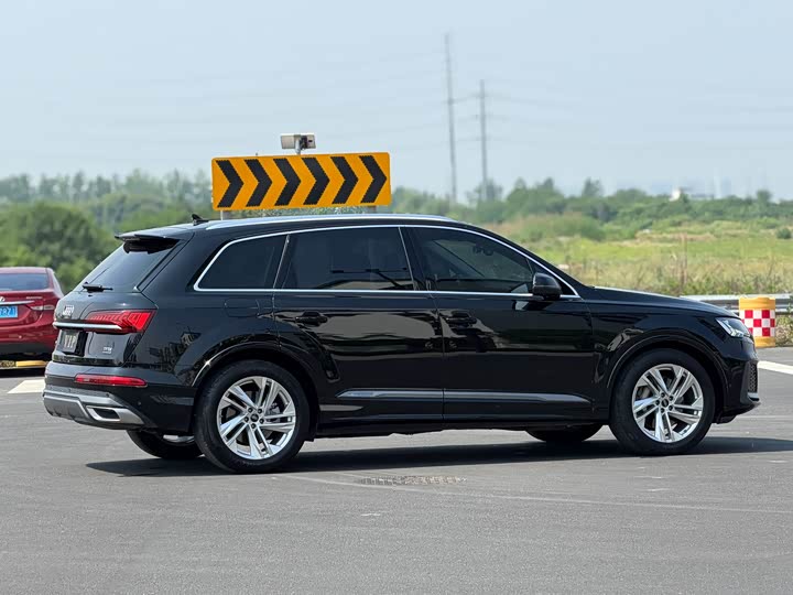 Фото 8 - Audi Q7