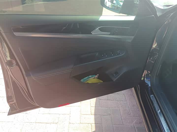 Фото 7 - Volkswagen Passat