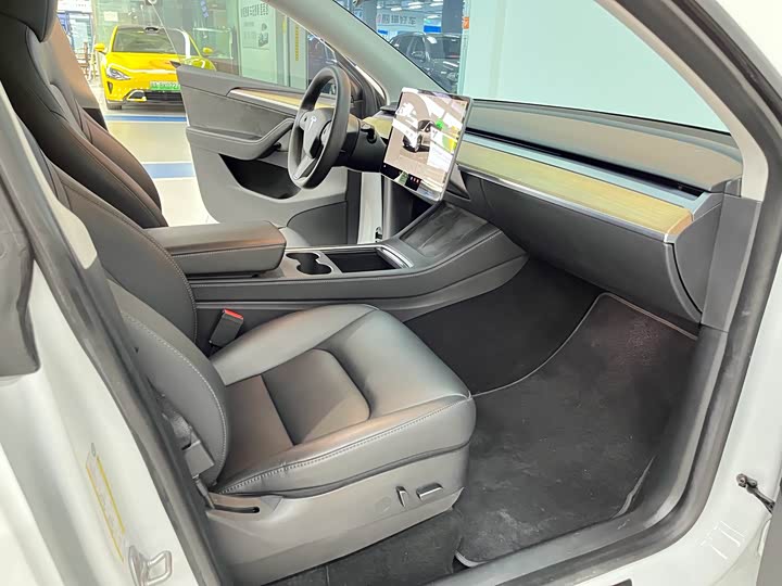 Фото 6 - Tesla Model Y