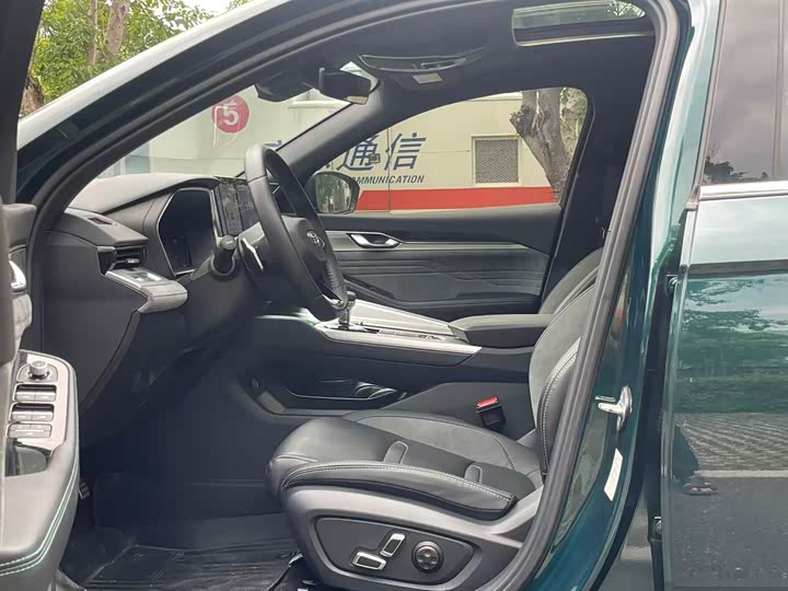 Фото 4 - Geely Preface