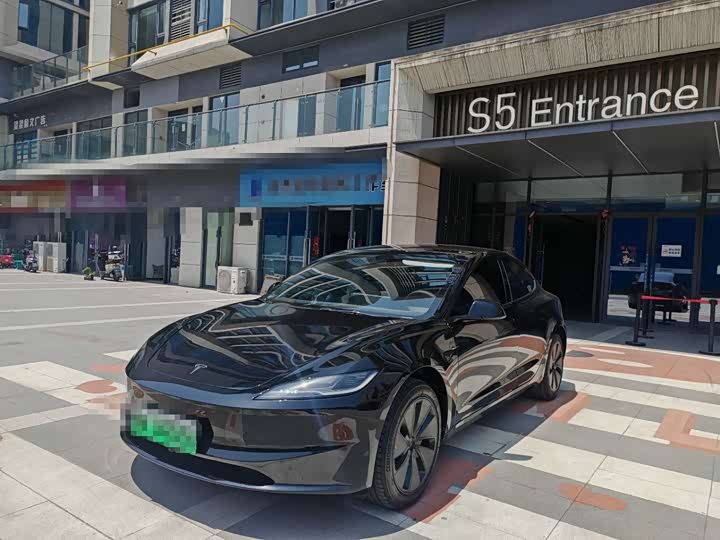 Фото 2 - Tesla Model 3