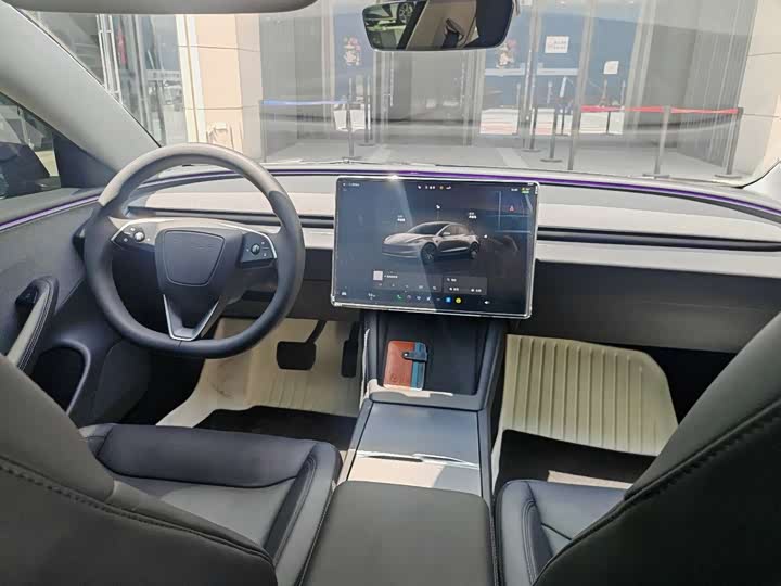 Фото 4 - Tesla Model 3