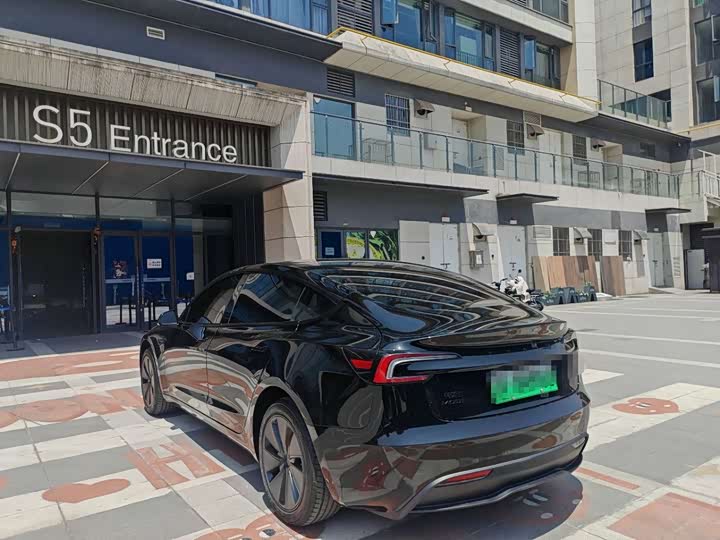 Фото 7 - Tesla Model 3