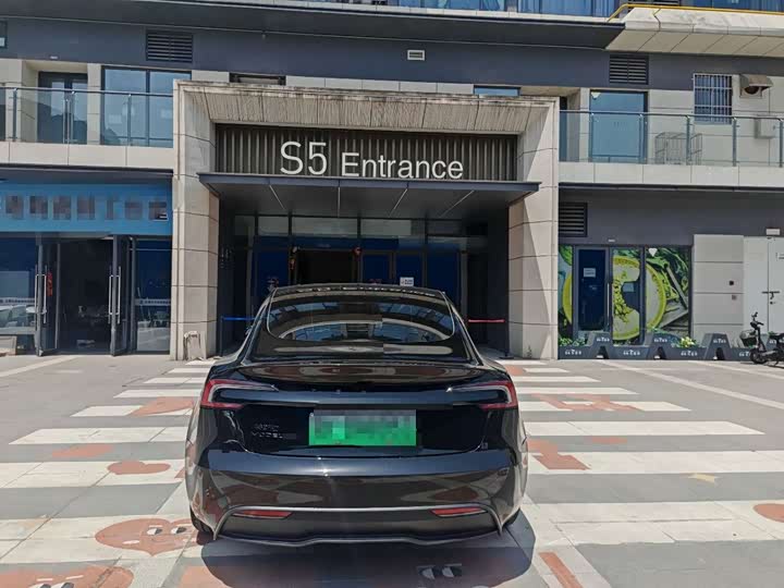 Фото 9 - Tesla Model 3