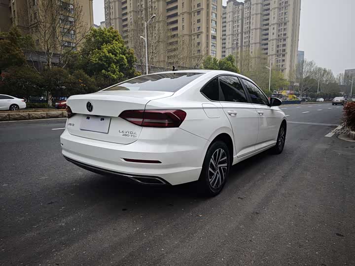 Фото 6 - Volkswagen Lavida