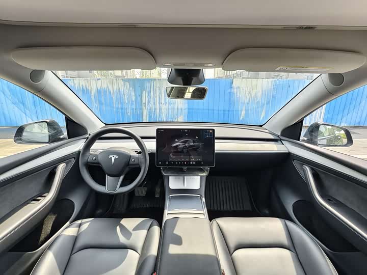 Zdjęcie 4 - Tesla Model Y