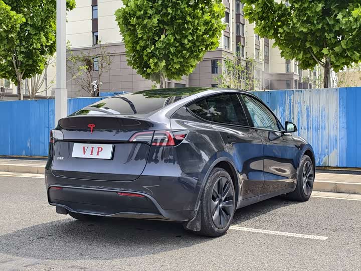 Zdjęcie 9 - Tesla Model Y