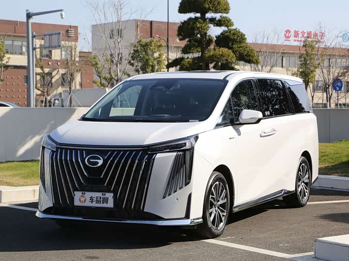 Фото 1 - GAC Trumpchi M8