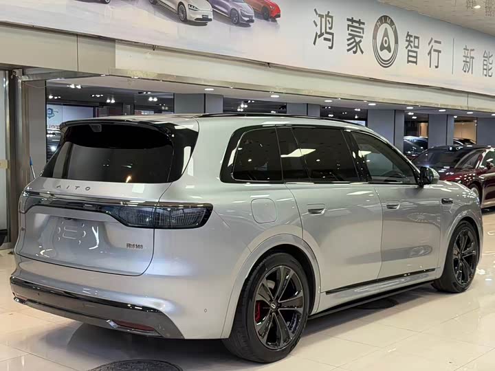 Aito M8 2025 2025款 增程 Ultra版 53.4kWh 5座版 (192线激光雷达）