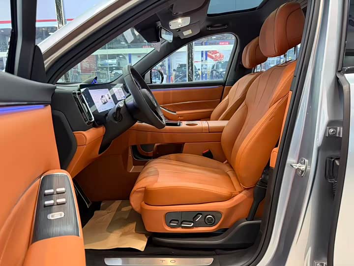 Aito M8 2025 2025款 增程 Ultra版 53.4kWh 5座版 (192线激光雷达）