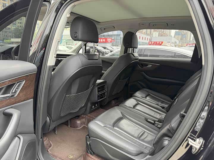 Фото 9 - Audi Q7