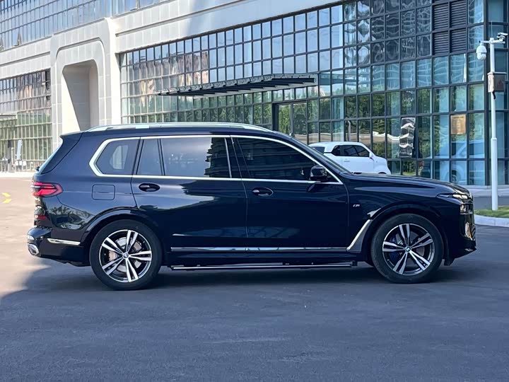 BMW X7 2023 2023款 xDrive40i 尊享型M运动套装