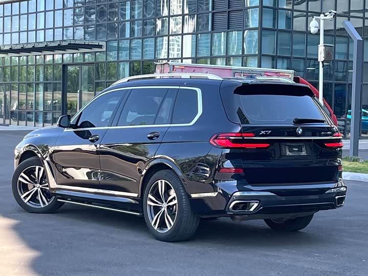 BMW X7 2023 2023款 xDrive40i 尊享型M运动套装