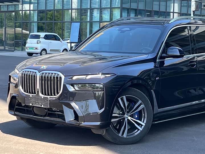 BMW X7 2023 2023款 xDrive40i 尊享型M运动套装