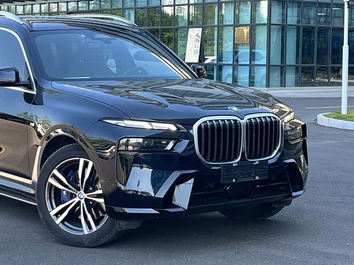 BMW X7 2023 2023款 xDrive40i 尊享型M运动套装