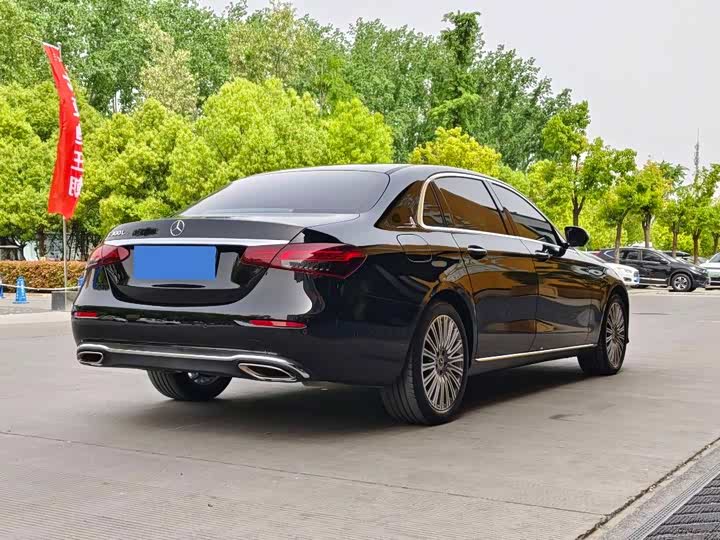 Zdjęcie 4 - Mercedes-Benz E-Class