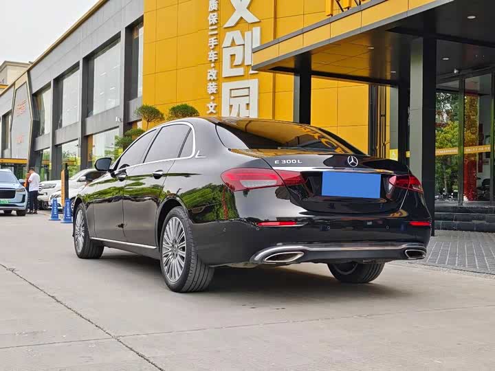 Zdjęcie 6 - Mercedes-Benz E-Class