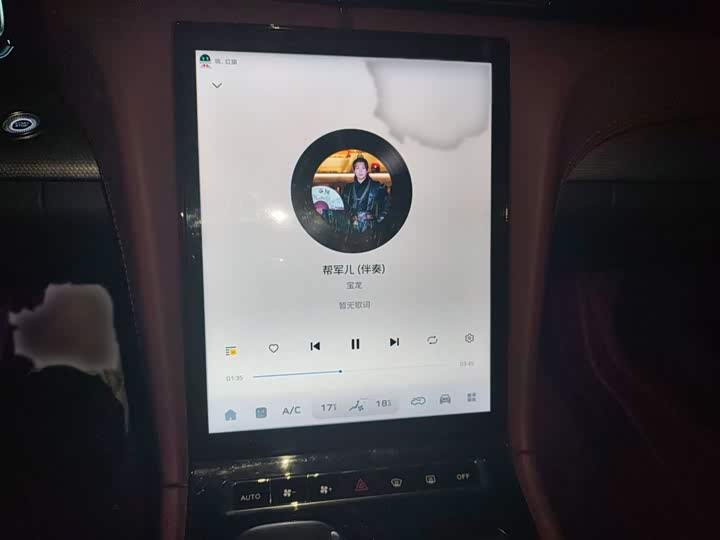 Фото 6 - Hongqi H5