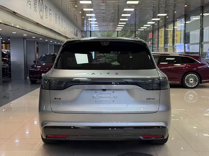 Aito M8 2025 2025款 增程 Ultra版 53.4kWh 5座版 (192线激光雷达）