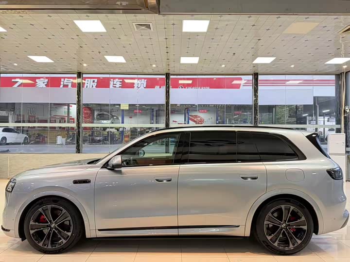 Aito M8 2025 2025款 增程 Ultra版 53.4kWh 5座版 (192线激光雷达）